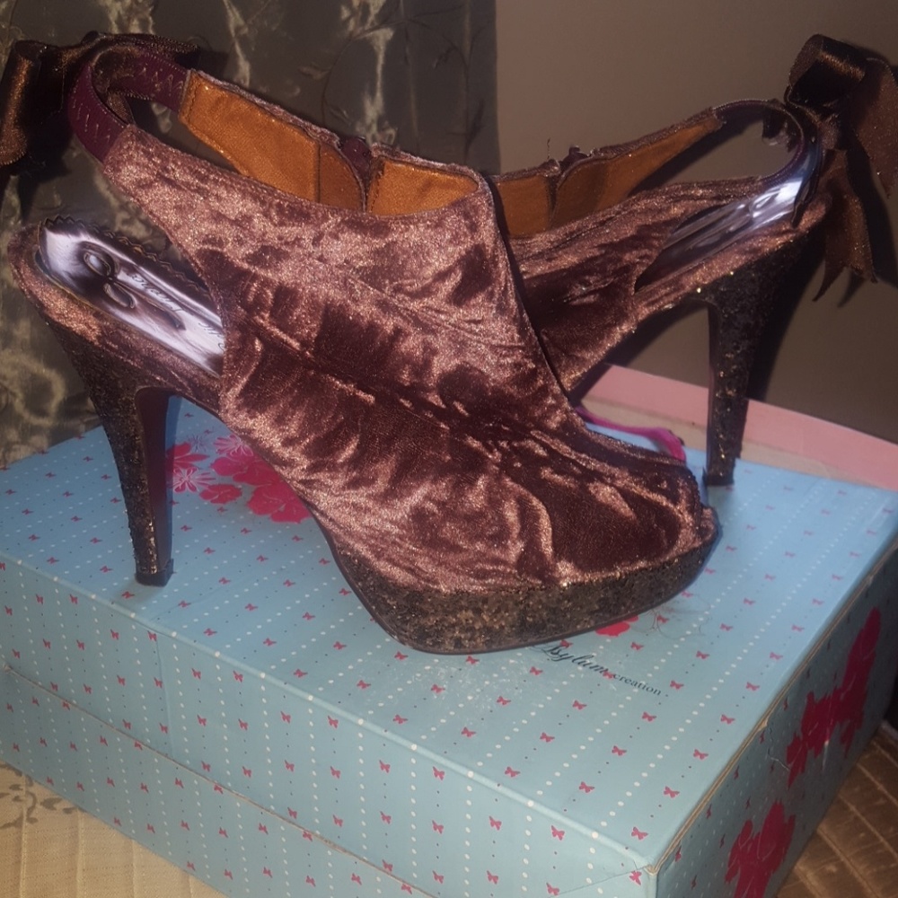 Women's shoes